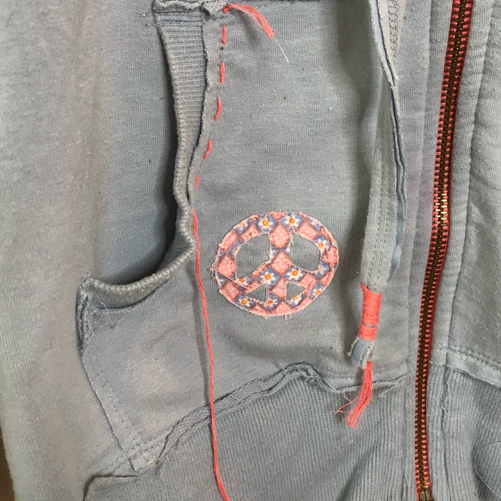 Embroidered zip up hoodie size L - Picture 4 of 8